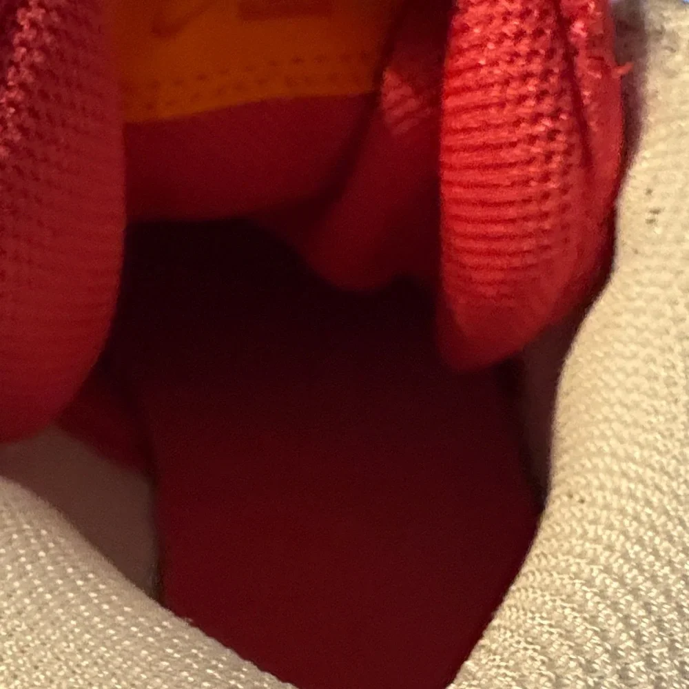 Men’s 8.5 Nike lebrons Witness‎ 8